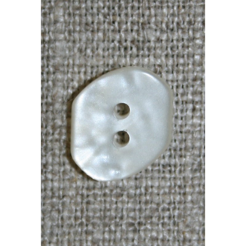 Off-white skæv 2-huls knap, 14 mm.