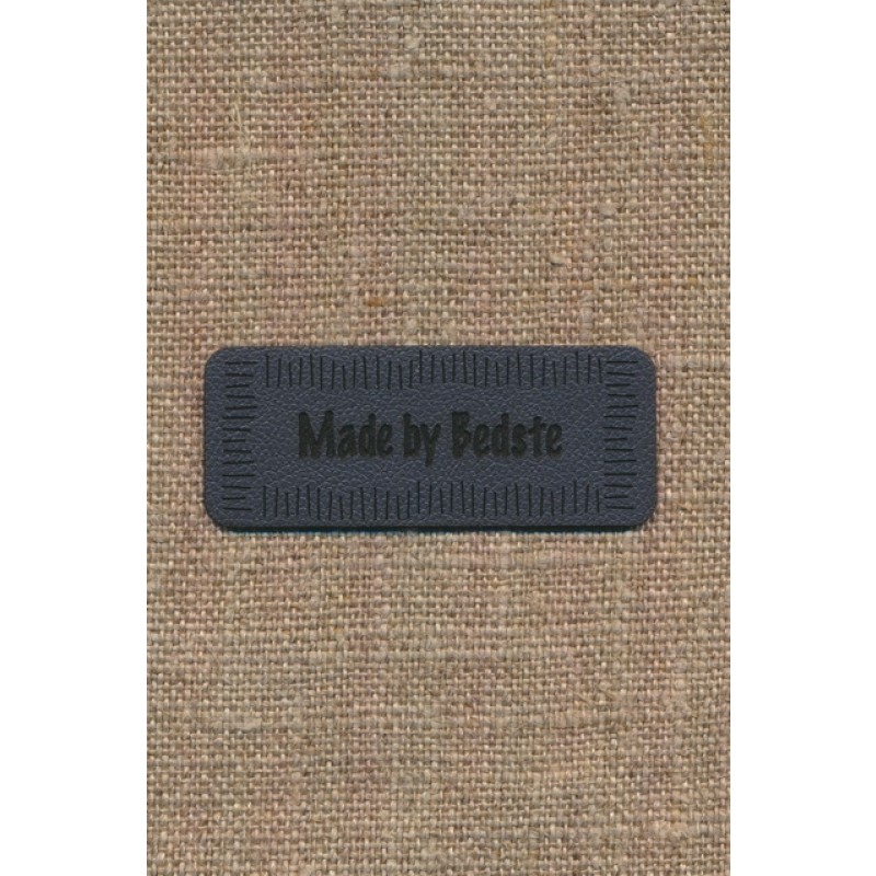 Motiv- label i læderlook i grå "Made by Bedste"