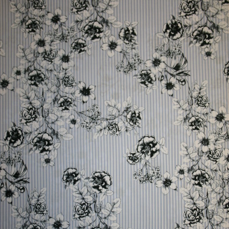 Rest Bomuld stribet lyseblå og hvid med blomster- 62 cm. 