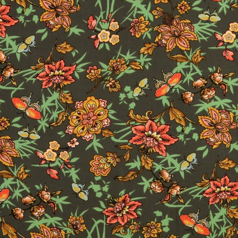 viskose twill-vævet armygrøn med blomster og sommerfugle i orange, orange, lyseblå og grøn. | Køb her | kun 109.95,- | Stofstedet.dk