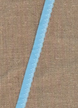 Foldeelastik med buet kant og prik, lyseblå