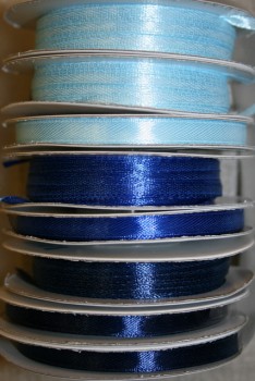 10 meter rulle satinbånd 3 mm. babylyseblå - klar blå - mørkeblå