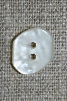 Off-white skæv 2-huls knap, 14 mm.