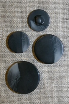 Rund knap meleret i grå og sort i 3 str.
