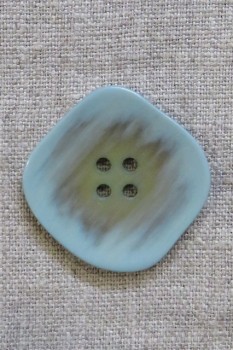 Skæv firkantet knap i vandgrøn og beige, 34 mm.