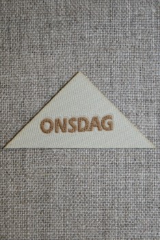 Beige mærke - label trekantet "Onsdag"
