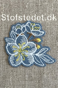 Motiv med blomster i denim.