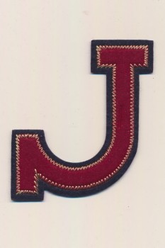 J - Bogstaver til påstrygning i mørk rød og marine, 75 mm.