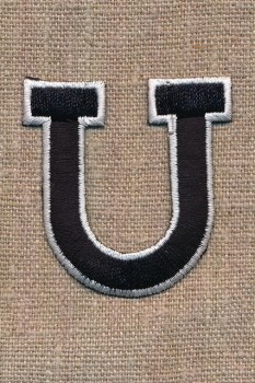 U - Bogstaver til påstrygning i sort og hvid, 52 mm.