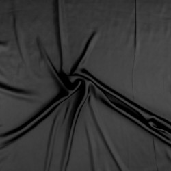 Let polyester i silk-look i sort
