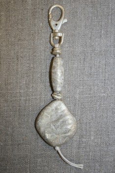 Karabinhage m/vedhæng sten hvid/gl.sølv
