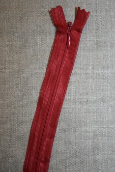 45 cm. usynlig lynlåse, varm rød