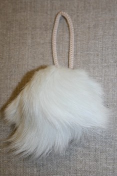 Pels-pompon af kanin, 9 cm. hvid