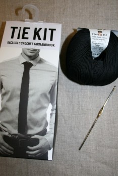 DMC Tie kit/Hæklet slips, sort