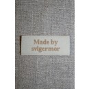 Beige mærke - label "Made by svigermor"