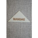 Beige mærke - label trekantet "Mandag"