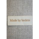 Beige mærke - label "Made by bedste"