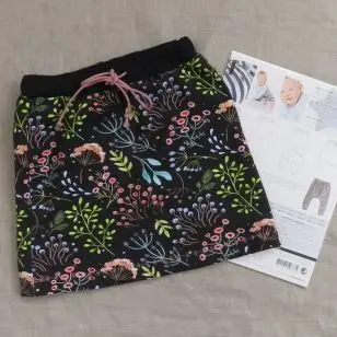 Pige nederdel syet i jersey efter Minikrea 50333 - Inspiration