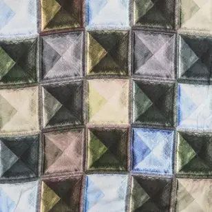 100% viscose med digitalt print i firkanter - Viscose Fastvævet