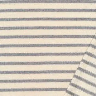 Stribet strik i offwhite og lysegrå - Tilbud metervare