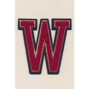 W - Bogstaver til påstrygning i mørk rød og marine, 75 mm. - Motiver med bogstaver og tal