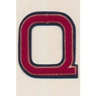 Q - Bogstaver til påstrygning i mørk rød og marine, 75 mm. - Motiver med bogstaver og tal