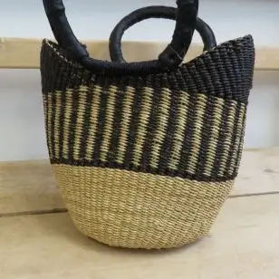 Kurv mini i U-Shape i natur og sort - Hammershus Fairtrade Kurve