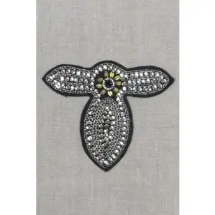 Motiv i sort med nitter og sten - Diverse mærker