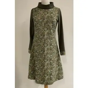 Kjole i jersey med krave i Onion 2075 - Inspiration