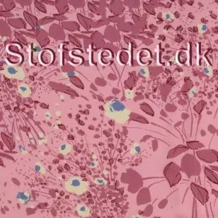 Let 100% viscosesatin i rosa med blomster og blade i off-white og blå - Viscose Fastvævet