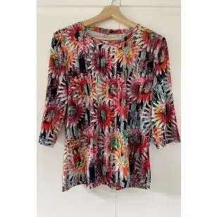 Bluse med blomster syet i viskose jersey - Inspiration