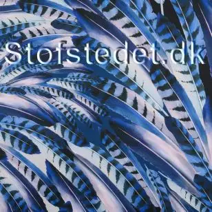 Satin i digitalprint med fjer i blå - Satin