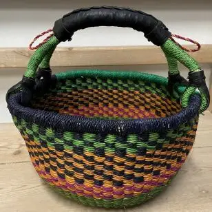 Kurv rund i grøn, orange, sort, pink - medium - Hammershus Fairtrade Kurve