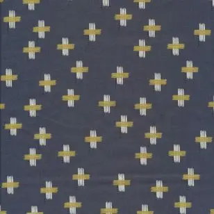 Afklip Patchwork stof i støvet blå med kryds i okker og hvid, 50x55 cm. - Afklip patchwork