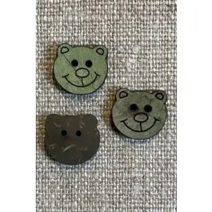 2-huls Kokos knap med bamse i grøn, 13-15 mm. - Træ- og Horn-knapper