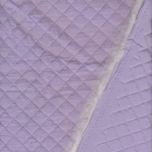 Quiltet stof i lyselilla - Quilt