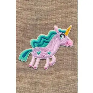 Motiv med enhjørning i lyserød med hjerter - Pige