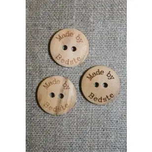 Lys træknap med teksten "Made by Bedste", 18 mm. - 