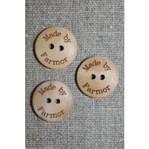 Lys træknap med teksten "Made by Farmor", 18 mm. - 