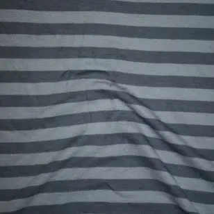 Ribstrikket jacquard uld stribet i denimblå og lys denim - Strikket uld