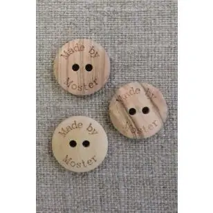 Lys træknap med teksten "Made by Moster", 18 mm. - Børneknapper