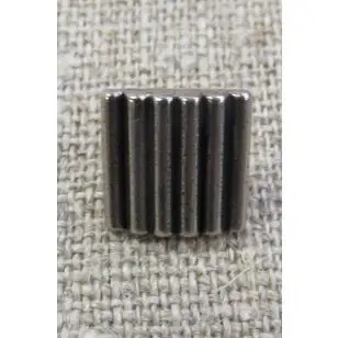 Firkanter knap i gl. sølv med riller, 11 mm. - Guld-, sølv- og metalknapper