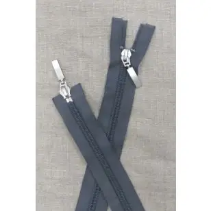 63 cm. grå delbar 2-vejs lynlås med vedhæng i mat sølv - 