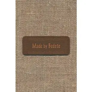 Motiv- label i læderlook i brun "Made by Bedste" - Diverse mærker