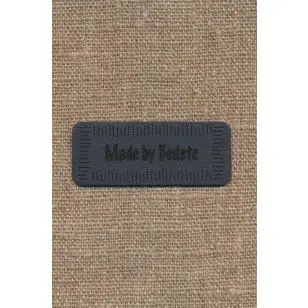 Motiv- label i læderlook i grå "Made by Bedste" - Diverse mærker