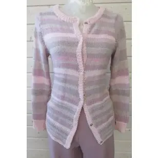 Stribet cardigan strikket i forskellige garnkvaliteter - Inspiration strik