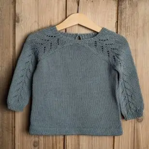 Uldklumpers strikkeopskrift - Yndigbluse Str. 0-4 år - Strikkeopskrift Uldklumper