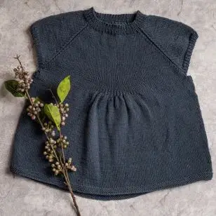 Uldklumpers strikkeopskrift - Bølgetunika Str. 6 mdr-4 år - Strikkeopskrift Uldklumper