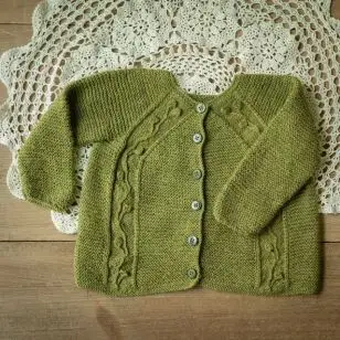 Uldklumpers strikkeopskrift - Blomsterrillecardigan Str. 1-8 år - Strikkeopskrift Uldklumper