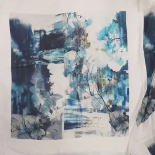 Rapport i Bomulds-voil med ansigt og blade i hvid og turkis - Div mønstret bomuld